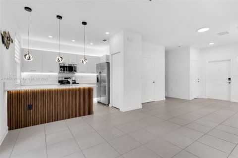 Adosado en venta en Miami, Florida, 3 dormitorios, 123.65 m2 № 1881891 - foto 6