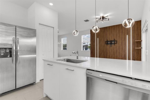 Adosado en venta en Miami, Florida, 3 dormitorios, 123.65 m2 № 1881891 - foto 8