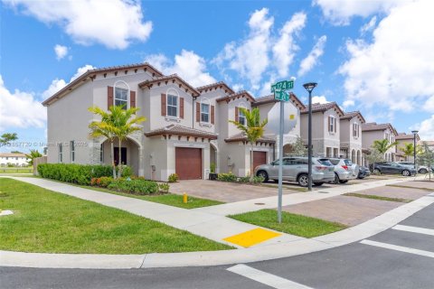 Adosado en venta en Miami, Florida, 3 dormitorios, 123.65 m2 № 1881891 - foto 1
