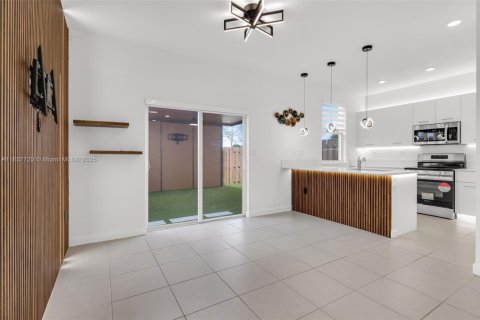 Adosado en venta en Miami, Florida, 3 dormitorios, 123.65 m2 № 1881891 - foto 2