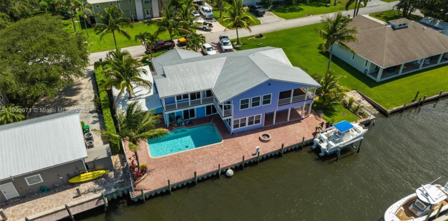 Дом в Сент-Луси, Флорида 6 спален, 333.52м2 № 1952417