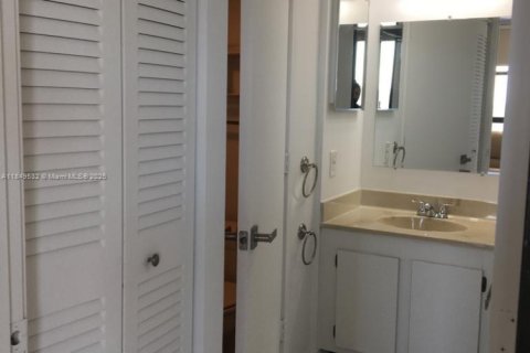 Condo in Aventura, Florida, 2 bedrooms  № 1877509 - photo 18