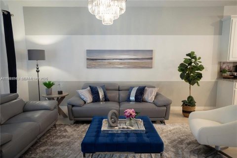 House in Kissimmee, Florida 3 bedrooms, 201.13 sq.m. № 2043098 - photo 14