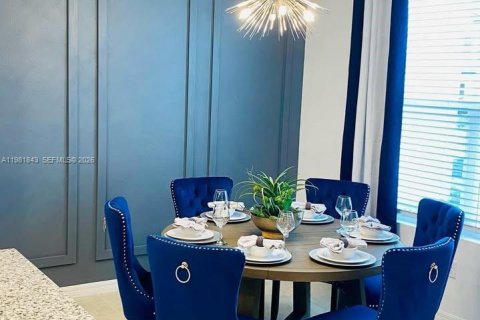 House in Kissimmee, Florida 3 bedrooms, 201.13 sq.m. № 2043098 - photo 2