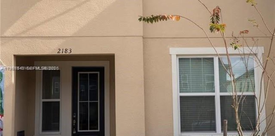 House in Kissimmee, Florida 3 bedrooms, 201.13 sq.m. № 2043098