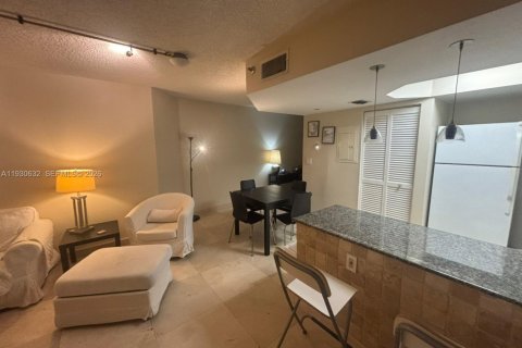 Copropriété à vendre à Surfside, Floride: 1 chambre, 74.32 m2 № 2089266 - photo 4