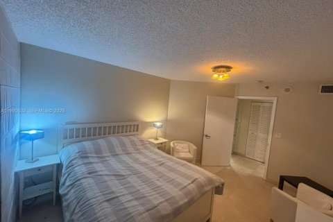 Copropriété à vendre à Surfside, Floride: 1 chambre, 74.32 m2 № 2089266 - photo 10