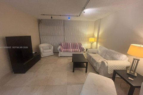 Copropriété à vendre à Surfside, Floride: 1 chambre, 74.32 m2 № 2089266 - photo 3