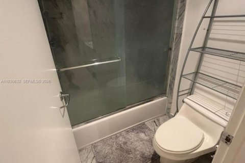 Copropriété à vendre à Surfside, Floride: 1 chambre, 74.32 m2 № 2089266 - photo 16
