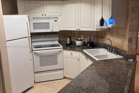Copropriété à vendre à Surfside, Floride: 1 chambre, 74.32 m2 № 2089266 - photo 8