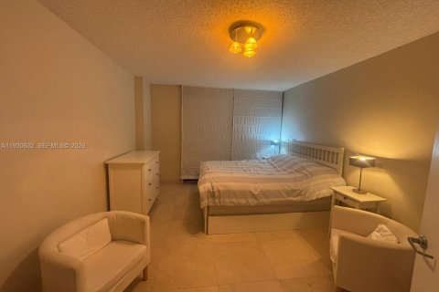 Copropriété à vendre à Surfside, Floride: 1 chambre, 74.32 m2 № 2089266 - photo 11