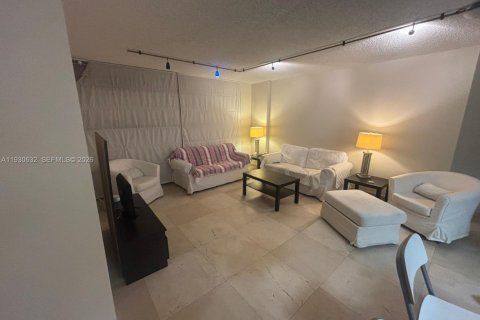 Copropriété à vendre à Surfside, Floride: 1 chambre, 74.32 m2 № 2089266 - photo 5