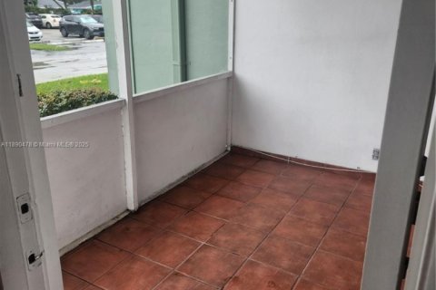 Condominio en alquiler en Hollywood, Florida, 1 dormitorio, 72.46 m2 № 1943308 - foto 5