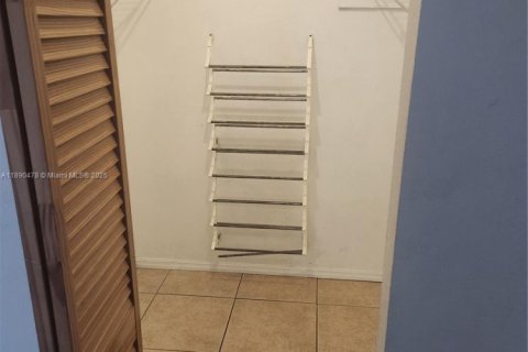 Condominio en alquiler en Hollywood, Florida, 1 dormitorio, 72.46 m2 № 1943308 - foto 6