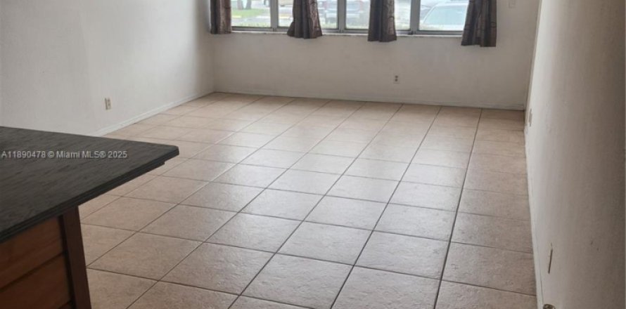 Condominio en Hollywood, Florida, 1 dormitorio  № 1943308