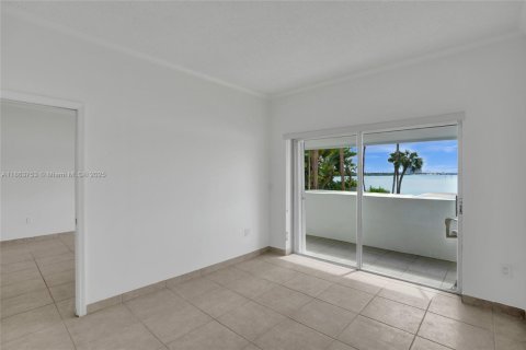 Condominio en venta en Sunny Isles Beach, Florida, 1 dormitorio, 55.56 m2 № 1891708 - foto 18