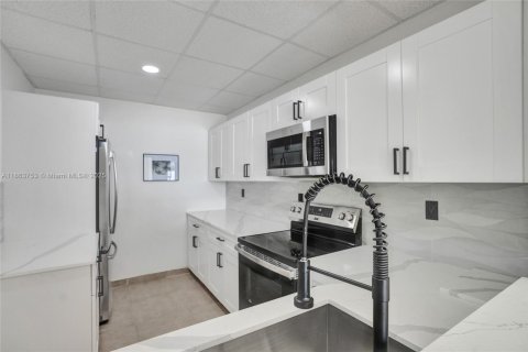 Condominio en venta en Sunny Isles Beach, Florida, 1 dormitorio, 55.56 m2 № 1891708 - foto 5