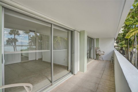 Condominio en venta en Sunny Isles Beach, Florida, 1 dormitorio, 55.56 m2 № 1891708 - foto 26