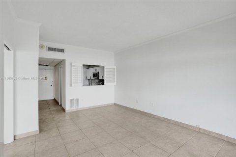 Condominio en venta en Sunny Isles Beach, Florida, 1 dormitorio, 55.56 m2 № 1891708 - foto 14