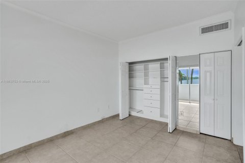 Condominio en venta en Sunny Isles Beach, Florida, 1 dormitorio, 55.56 m2 № 1891708 - foto 20