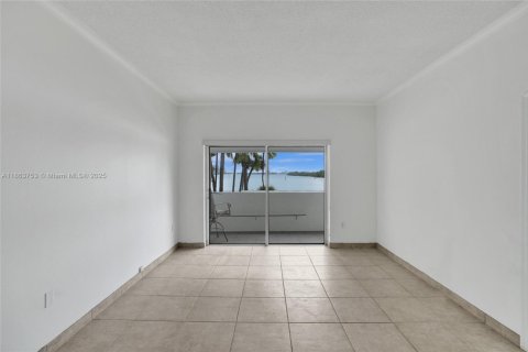 Condominio en venta en Sunny Isles Beach, Florida, 1 dormitorio, 55.56 m2 № 1891708 - foto 9