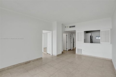 Condominio en venta en Sunny Isles Beach, Florida, 1 dormitorio, 55.56 m2 № 1891708 - foto 13