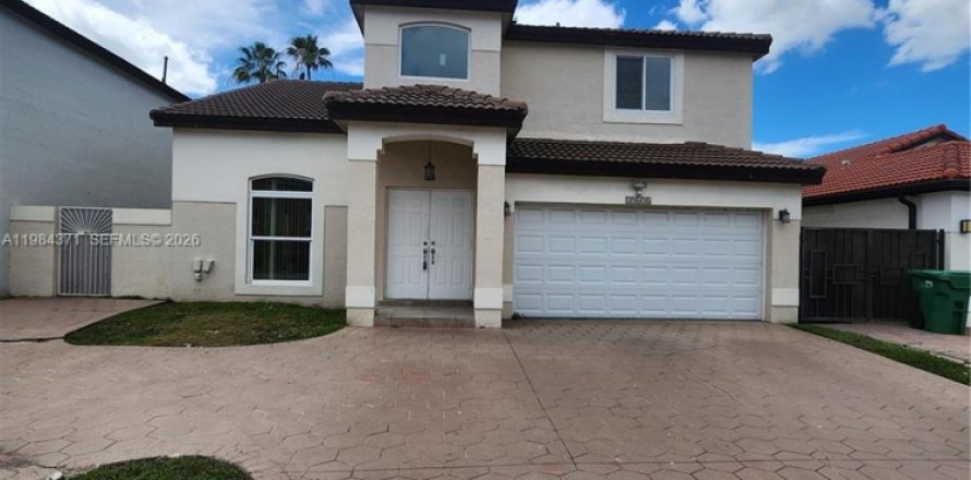 Casa en Hialeah, Florida 4 dormitorios, 220.36 m2 № 2048682