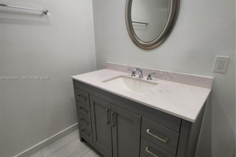 Casa en alquiler en Hialeah, Florida, 4 dormitorios, 220.36 m2 № 2048682 - foto 26