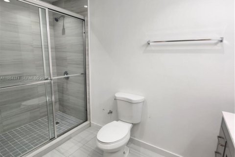 Casa en alquiler en Hialeah, Florida, 4 dormitorios, 220.36 m2 № 2048682 - foto 28
