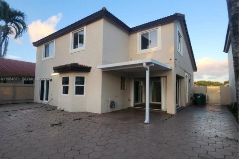 Casa en alquiler en Hialeah, Florida, 4 dormitorios, 220.36 m2 № 2048682 - foto 4