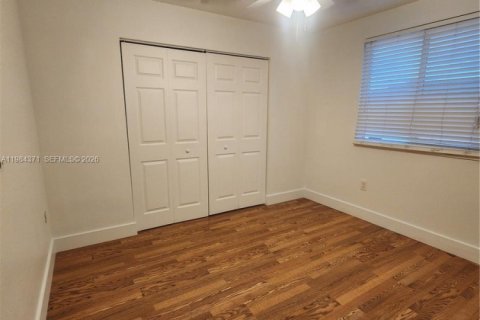 Casa en alquiler en Hialeah, Florida, 4 dormitorios, 220.36 m2 № 2048682 - foto 30