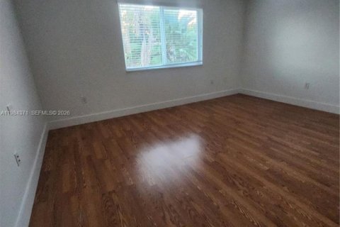 Casa en alquiler en Hialeah, Florida, 4 dormitorios, 220.36 m2 № 2048682 - foto 21