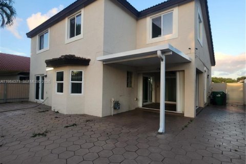 Casa en alquiler en Hialeah, Florida, 4 dormitorios, 220.36 m2 № 2048682 - foto 3