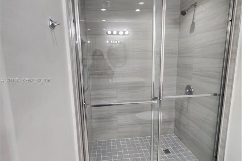 Casa en alquiler en Hialeah, Florida, 4 dormitorios, 220.36 m2 № 2048682 - foto 29