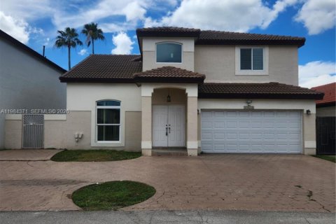 Casa en alquiler en Hialeah, Florida, 4 dormitorios, 220.36 m2 № 2048682 - foto 2