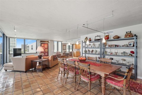 Condo in Sarasota, Florida, 2 bedrooms № 2213632 - photo 12