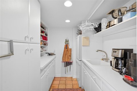 Condo in Sarasota, Florida, 2 bedrooms № 2213632 - photo 21