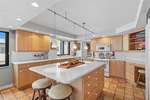 Condo in Sarasota, Florida, 2 bedrooms № 2213632 - photo 19