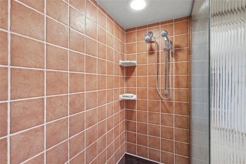 Condo in Sarasota, Florida, 2 bedrooms № 2213632 - photo 27