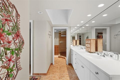 Condo in Sarasota, Florida, 2 bedrooms № 2213632 - photo 25