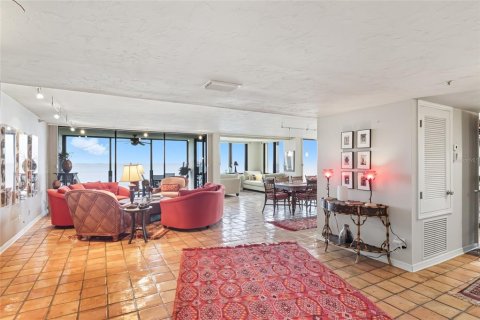 Condo in Sarasota, Florida, 2 bedrooms № 2213632 - photo 3