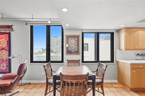Condo in Sarasota, Florida, 2 bedrooms № 2213632 - photo 17