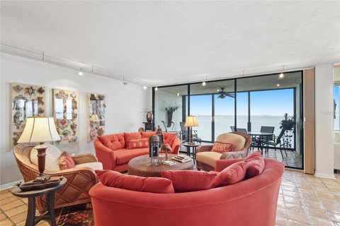 Condo in Sarasota, Florida, 2 bedrooms № 2213632 - photo 8
