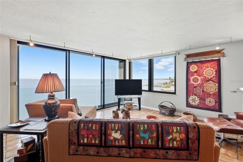 Condo in Sarasota, Florida, 2 bedrooms № 2213632 - photo 14