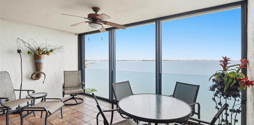 Condo in Sarasota, Florida, 2 bedrooms № 2213632