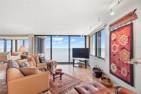 Condo in Sarasota, Florida, 2 bedrooms № 2213632 - photo 15