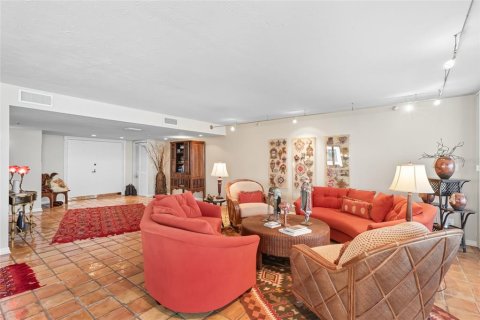 Condo in Sarasota, Florida, 2 bedrooms № 2213632 - photo 9