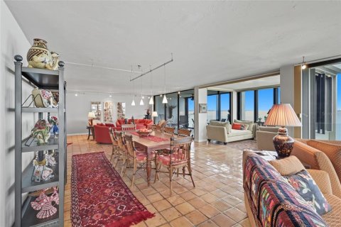 Condo in Sarasota, Florida, 2 bedrooms № 2213632 - photo 13