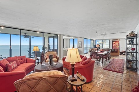 Condo in Sarasota, Florida, 2 bedrooms № 2213632 - photo 6