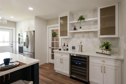 Casa en venta en Miami, Florida, 4 dormitorios, 240.52 m2 № 2023827 - foto 29